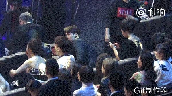 女星戛纳红毯摔倒,女星红毯摔倒外国