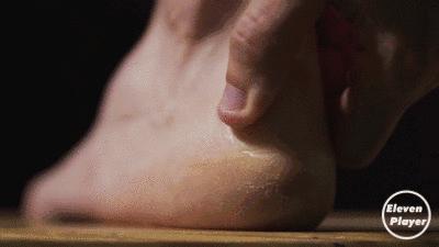 足球球鞋磨脚趾头的解决办法,足球鞋磨脚的鞋子怎么处理最好