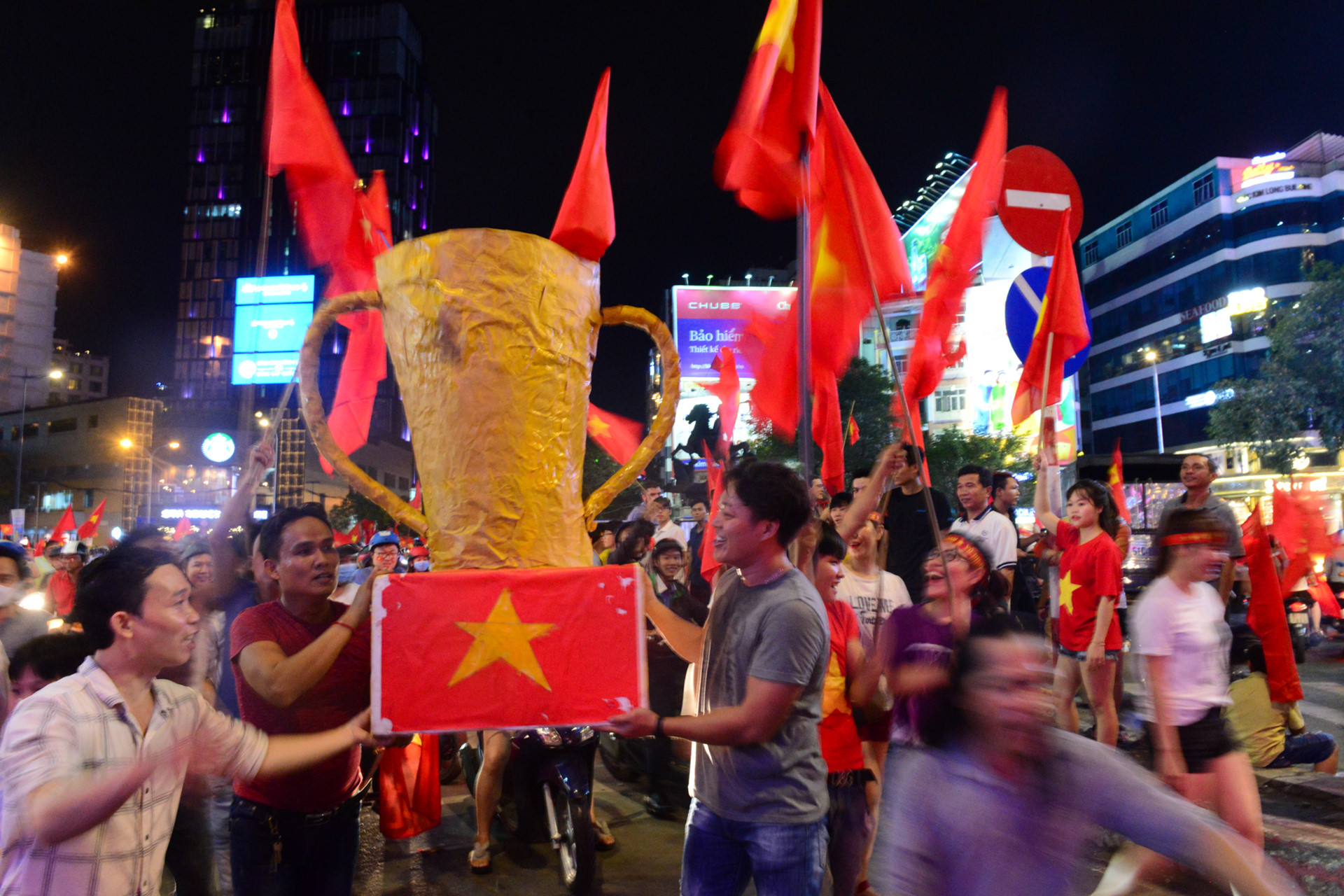 越南创造奇迹,越南欢庆男足夺冠视频