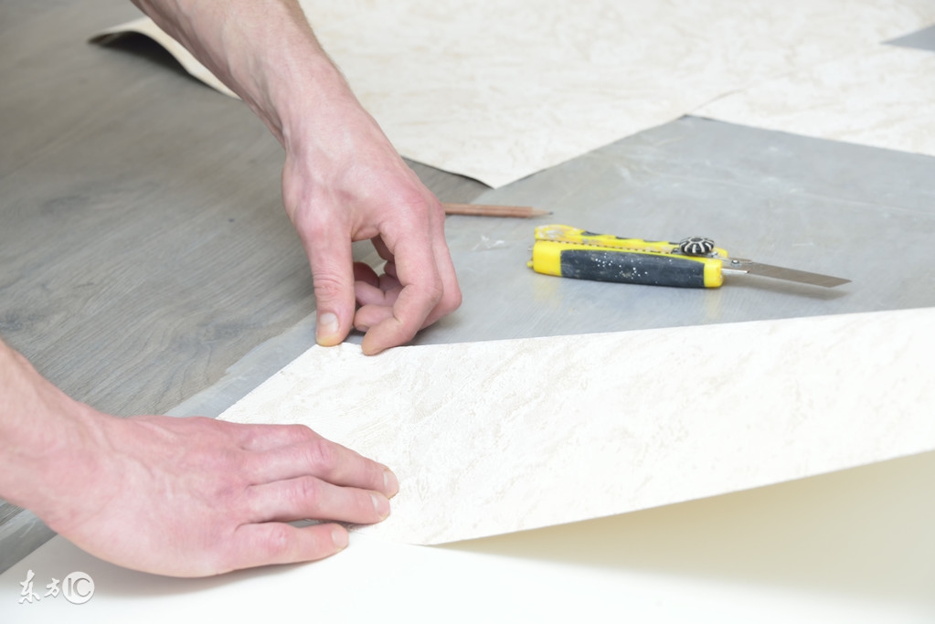 在哪里找贴墙纸的师傅,找师傅贴墙纸需要多少钱