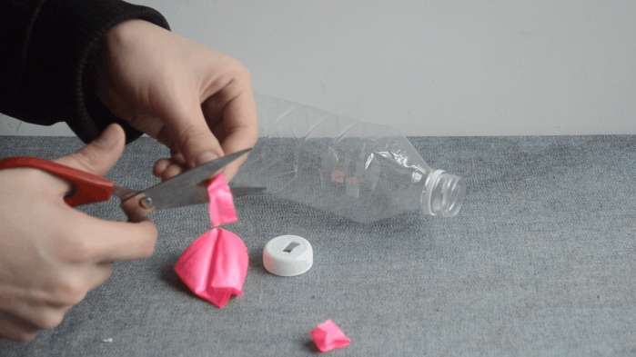 怎么给塑料瓶子底部打洞,塑料瓶改造实用工具
