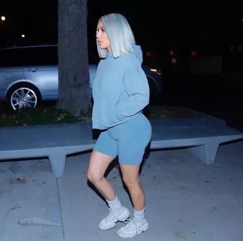 耐克大战侃爷领衔的阿迪，老爹鞋你选哪一双？