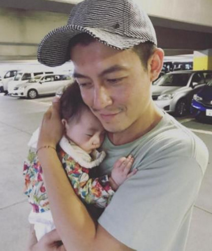 冠希哥晒日本白草莓，9颗500元！遭网友道德绑架：戏子赚钱真容易