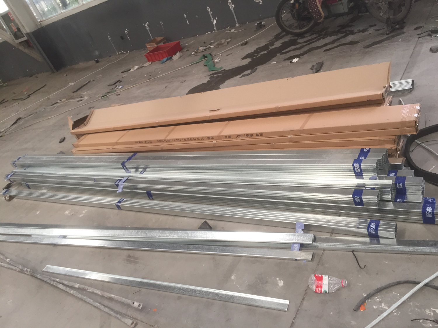 轻钢龙骨吊顶200平多久能吊好,一平米的轻钢龙骨吊顶要多少配件