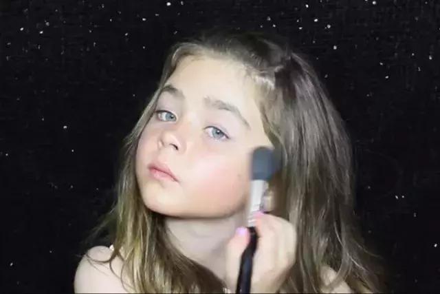 儿童一步一步教你学化妆,小孩一步一步教你学化妆