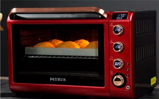 冰镇港式菠萝油 (香港茶餐厅菠萝油是怎样出餐的)