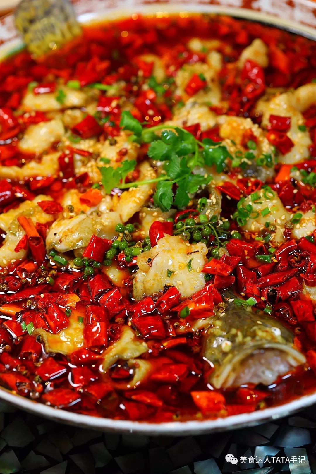 一不留神就掉进坑里,一不留神就会掉进一个大坑