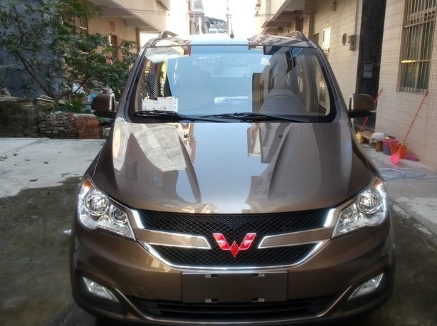 年轻人第一辆车五菱宏光s1,小伙买五菱宏光