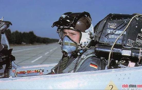 直10头盔瞄准具,阿帕奇激光瞄准头盔