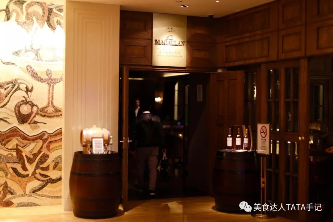 一不留神就掉进坑里,一不留神就会掉进一个大坑