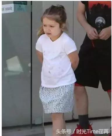 贝克汉姆和婴儿时期的小七,贝克汉姆抱着小七公主