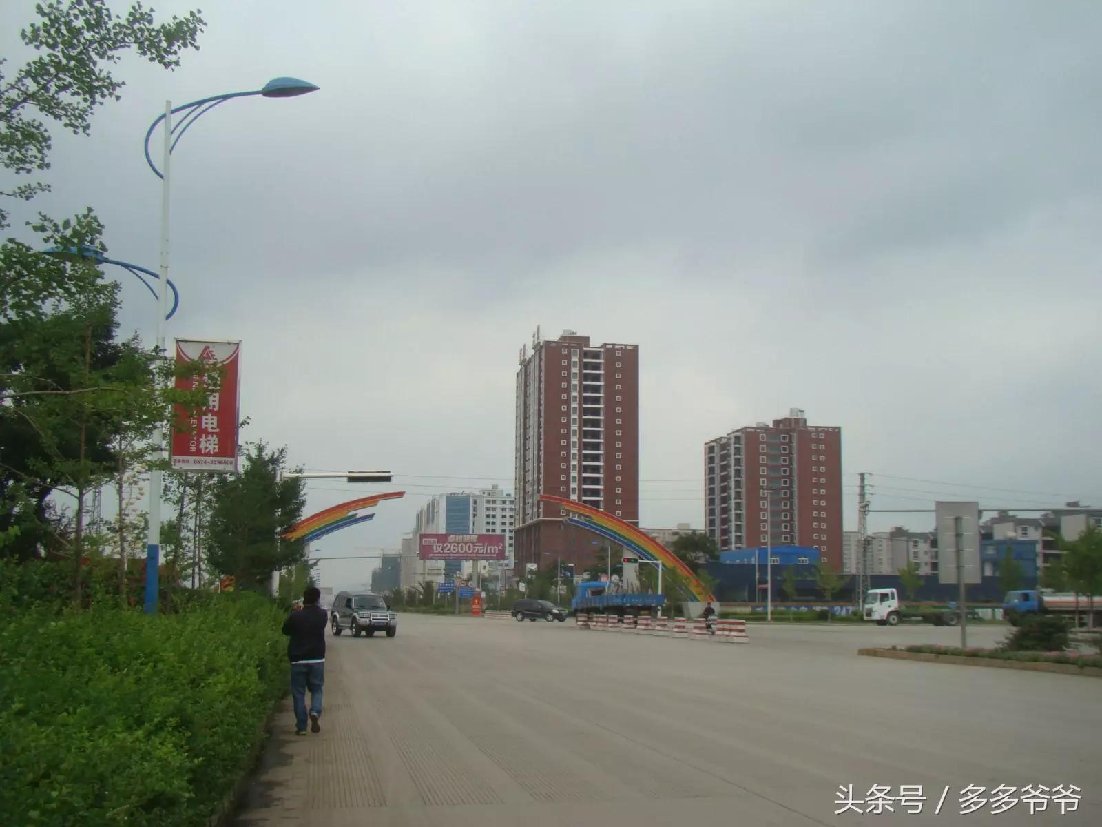 王锡康：我骑长征路纪实D97,沾益县，曲靖市三元宫，馆长赠书，马龙县