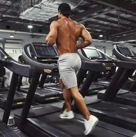 男生屁股翘是种什么体验,男生屁股太翘如何快速矫正