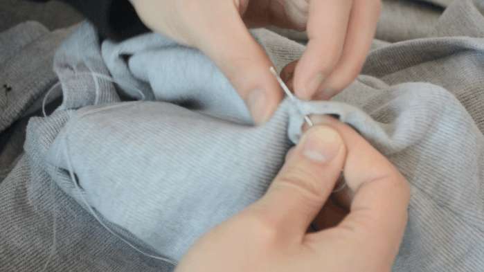 衣服开线怎么补无痕慢动作,衣服开线了的缝补针法慢动作