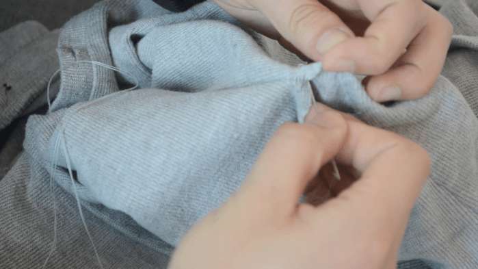 衣服开线怎么补无痕慢动作,衣服开线了的缝补针法慢动作