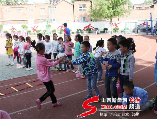 小学足球公开课热身活动,足球公开课放松活动