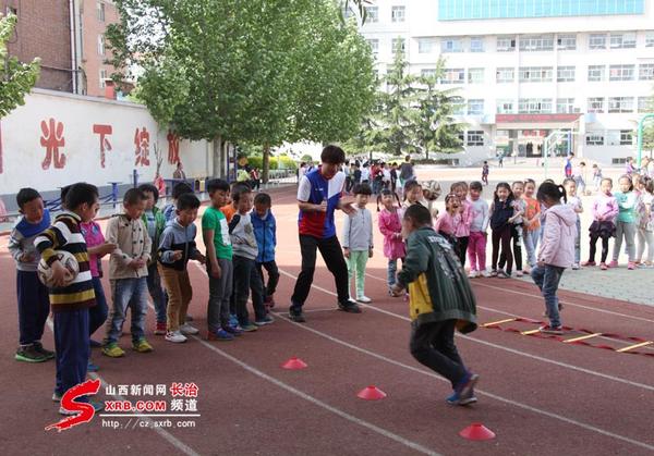 小学足球公开课热身活动,足球公开课放松活动