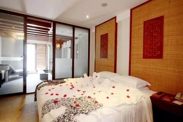 我想跟你发生更多的关系,你却说城里太闹!