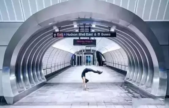 骶骨突出瑜伽私教怎样解决,瑜伽怎么拉伸骶骨区域