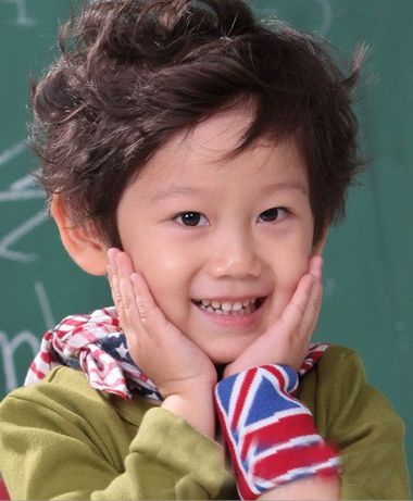 小男孩蘑菇头超帅发型,10至15岁男孩最酷发型不烫锅盖