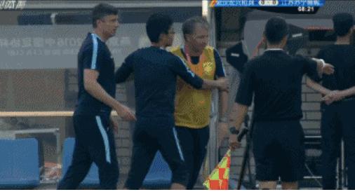 足坛暴力对抗超燃剪辑,视频直播恒大对苏宁