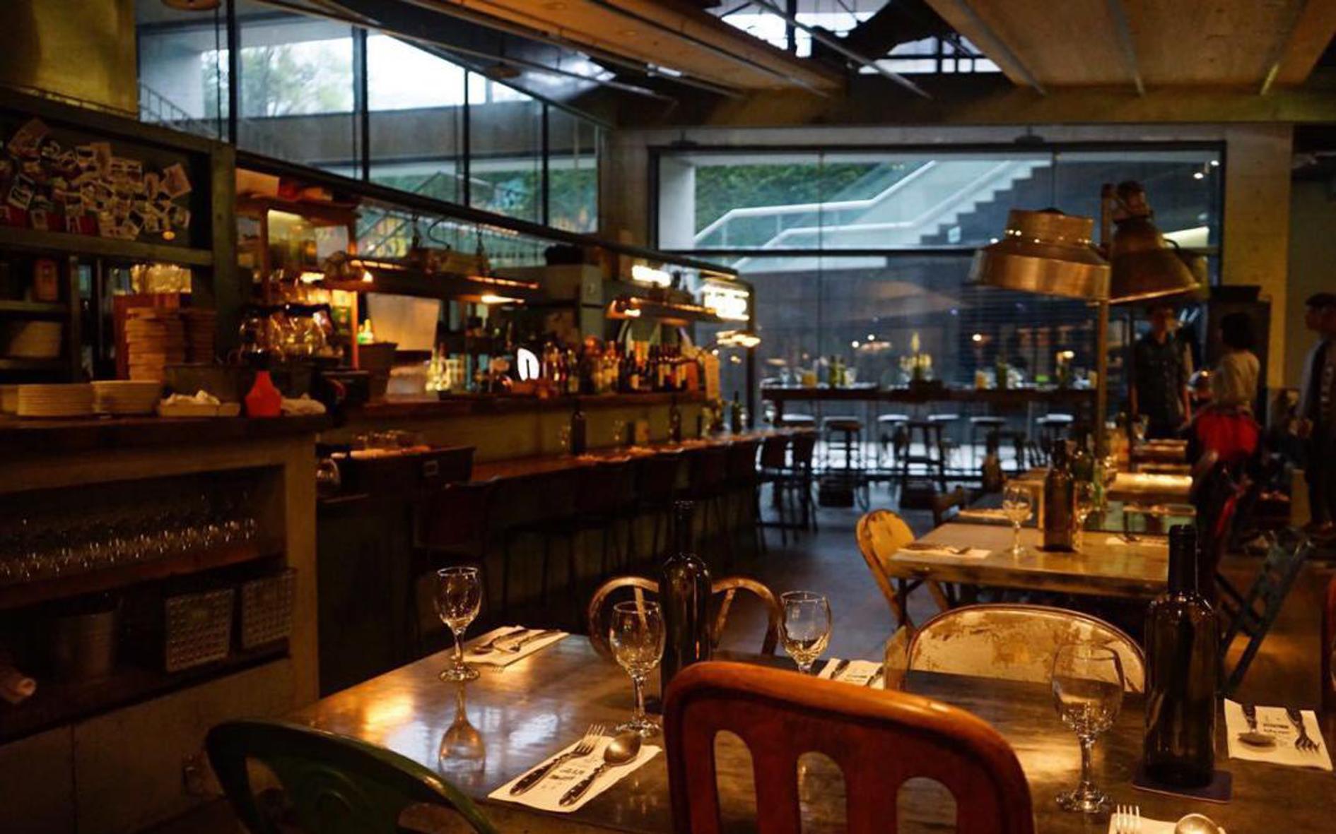 在书店里度过了一个下午,在书店度过美好的时光