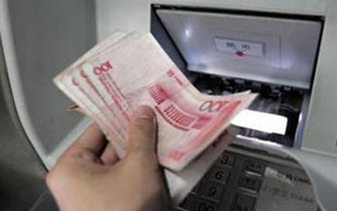 逃离旧城重新开始生活，店门口出现的男人却令我打了个寒颤