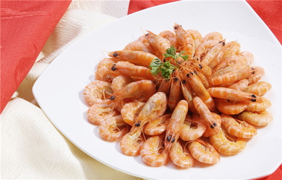 活虾里面有死虾能吃吗,头身分离的死虾还能吃吗