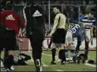 球场上碰瓷,足球经典碰瓷镜头合集