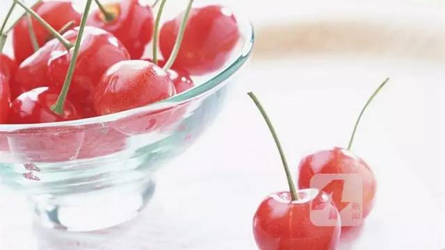 吃樱桃中毒如何自救,吃70颗樱桃会中毒吗