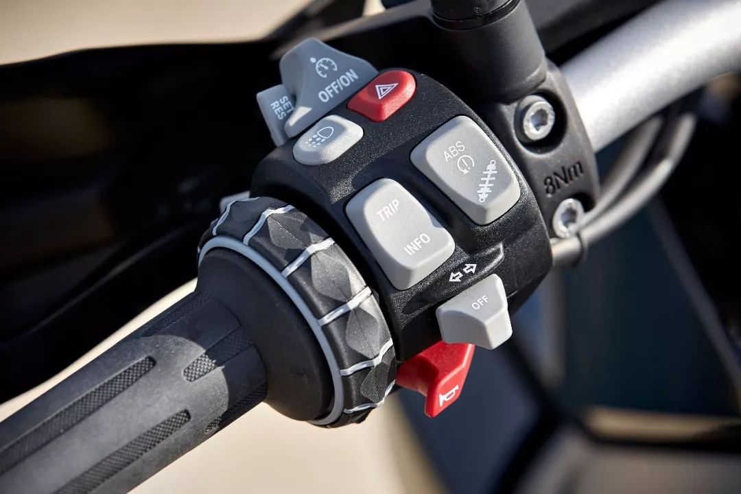 bmw拳击手价格,bmwr18拳击手