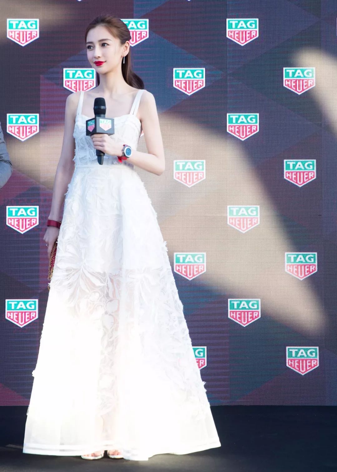 岁末趴体有点多，我该穿什么碾压全场？