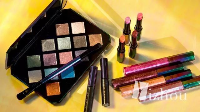 日日这口红也太美了吧！年会我也要这么涂