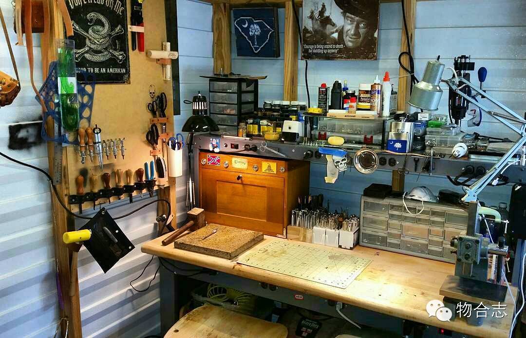 做皮具的工作台,复古皮具工作室