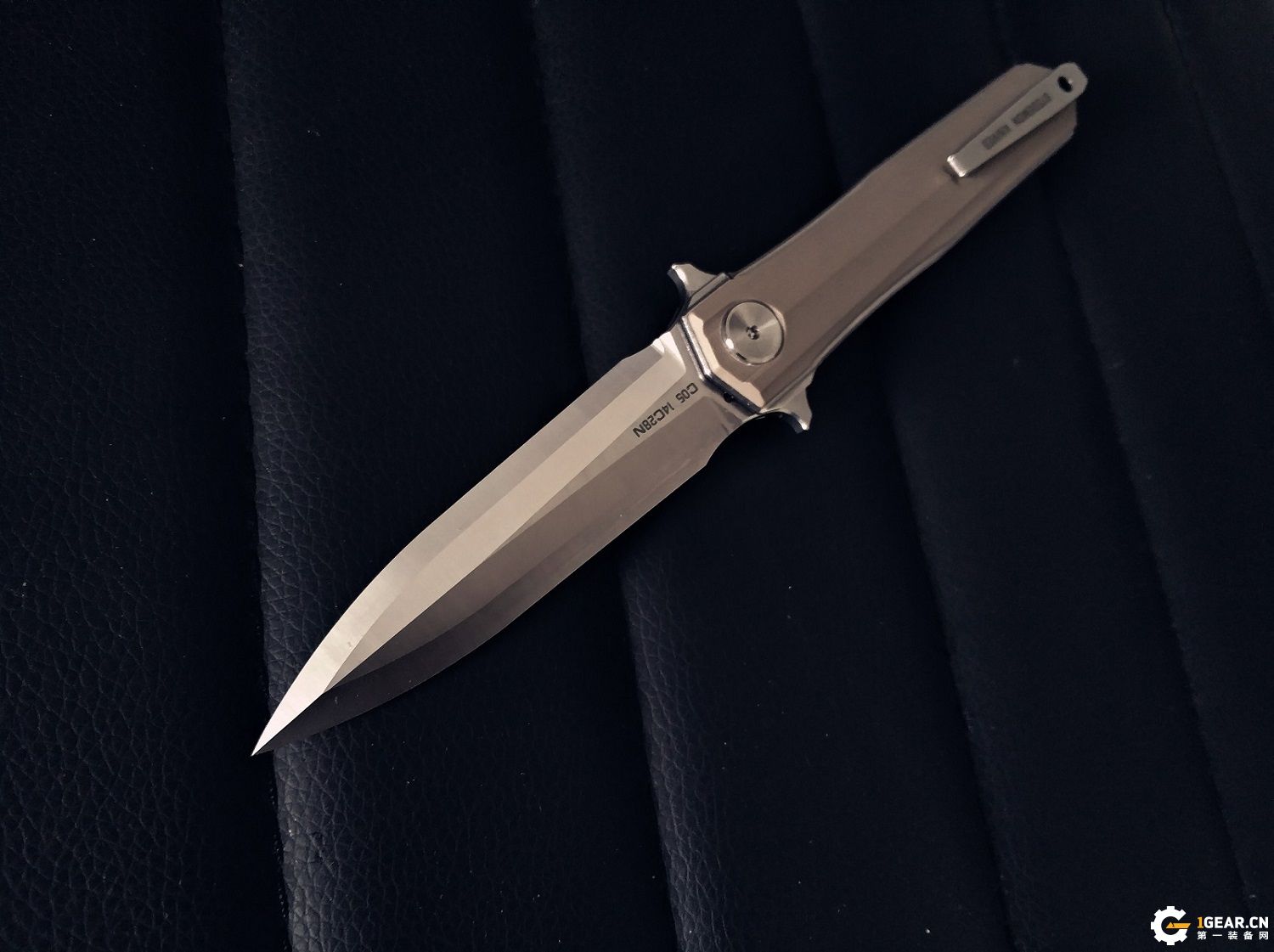 有没有一款双刃刀具，既是*刀折**，又能兼具捅刺和切削的优点呢？