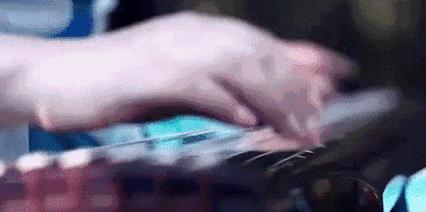 雪中抚琴琴写意，氿边听风风传心