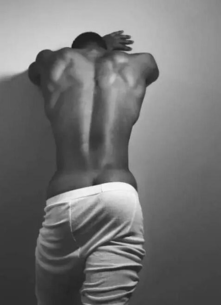 男生屁股翘是种什么体验,男生屁股太翘如何快速矫正