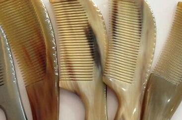 天然牛角梳怎么辨别真假,怎么样辨别牛角梳的真假