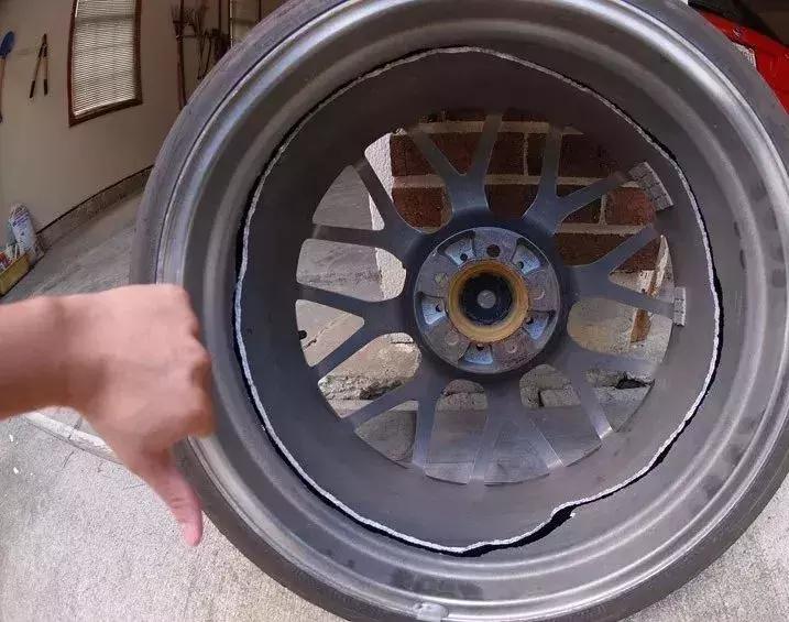 假轮毂和真轮毂对比,正品轮毂和国产轮毂