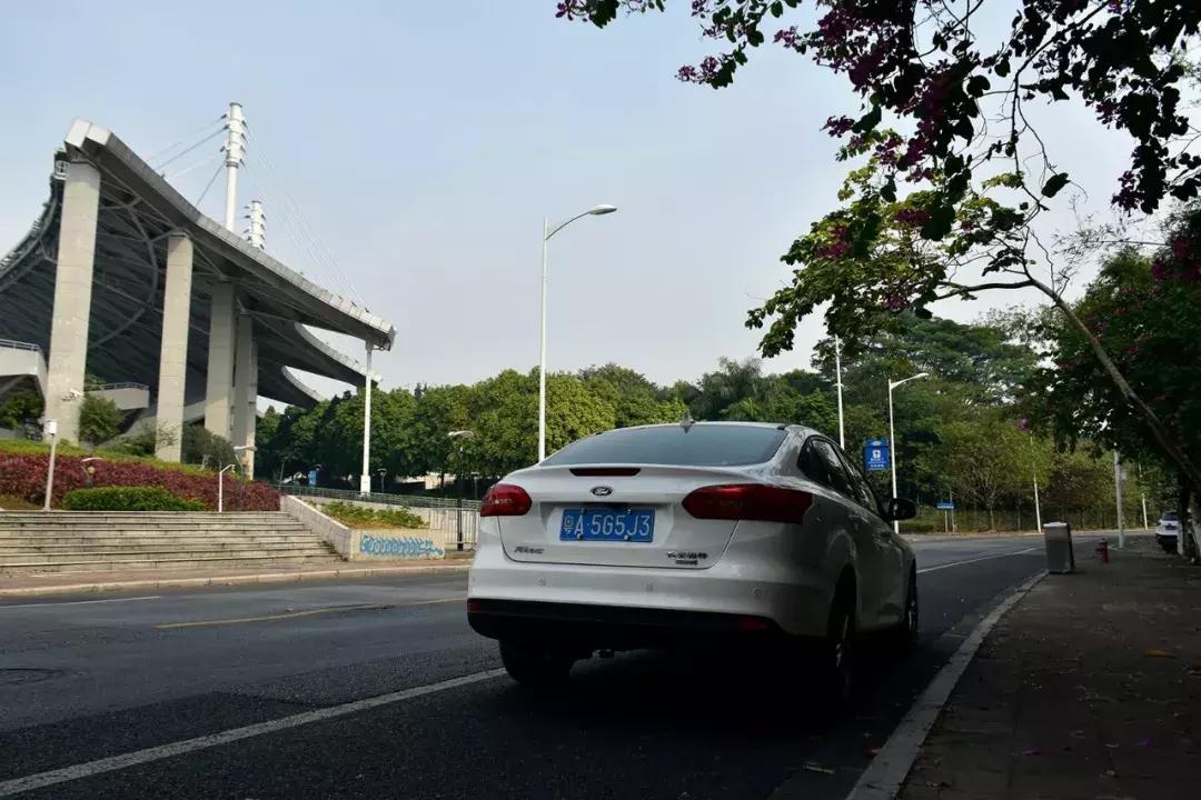 福特福克斯三厢ecoboost22款,福克斯2015款三厢ecoboost125自动