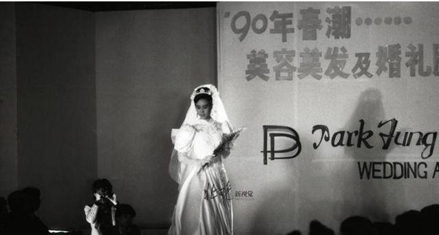 这可能是80年代最挣钱的生意!人山人海只为张门票……