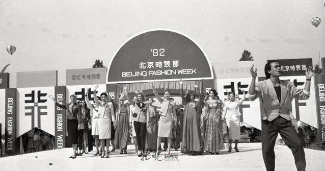 这可能是80年代最挣钱的生意!人山人海只为张门票……