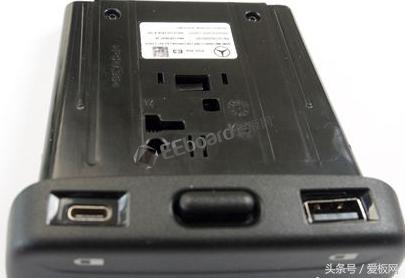 奔驰e级220v车载电源拆卸,奔驰e级2024款充电模块