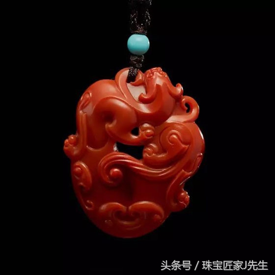 本命年戴蓝宝石还是红宝石,本命年适合戴什么宝石或水晶