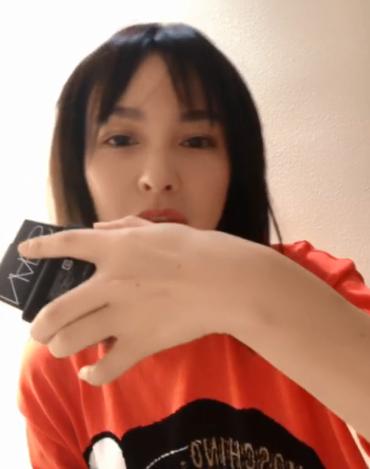 最近吴昕晒出一款的化妆水,吴昕参加活动用的什么护肤品