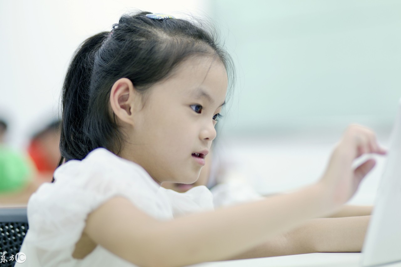 三年级女生来例假怎么和孩子说,怎么和3岁孩子解释来例假