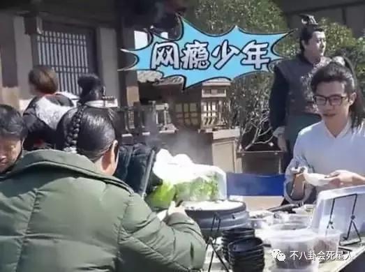 近视的明星不戴眼镜怎么拍戏,近视眼明星怎么拍戏