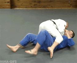 怎么帮人翻身,怎么翻身让宝宝趴在肚子上