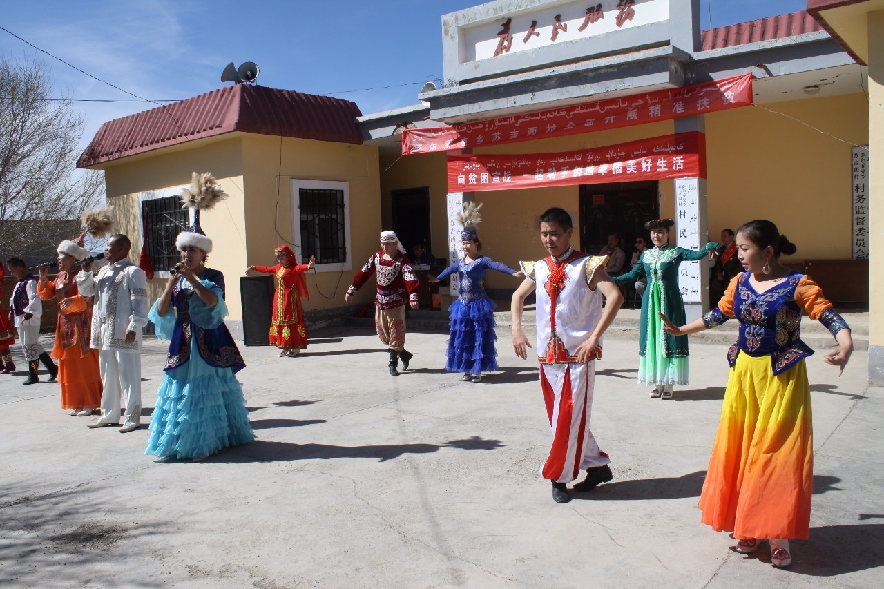 决胜小康奋斗有我脱贫致富俱欢颜,脱贫致富奔小康