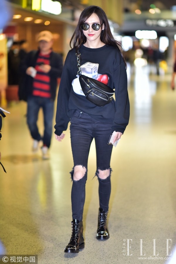 马丁靴牛仔裤配卫衣女,关晓彤马丁靴同款